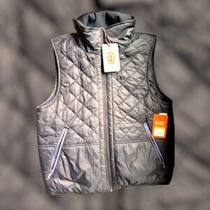 NWT- Bass Quilted Puffer Black Vest with Zip Pockets.